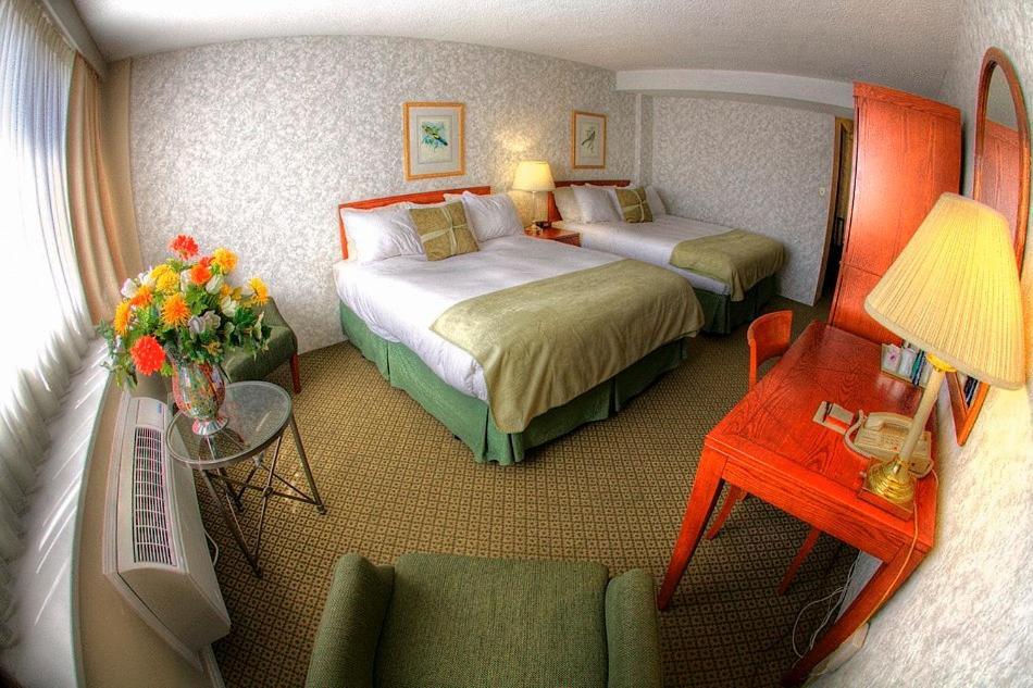 Compass Point Inn - Surrey Bilik gambar